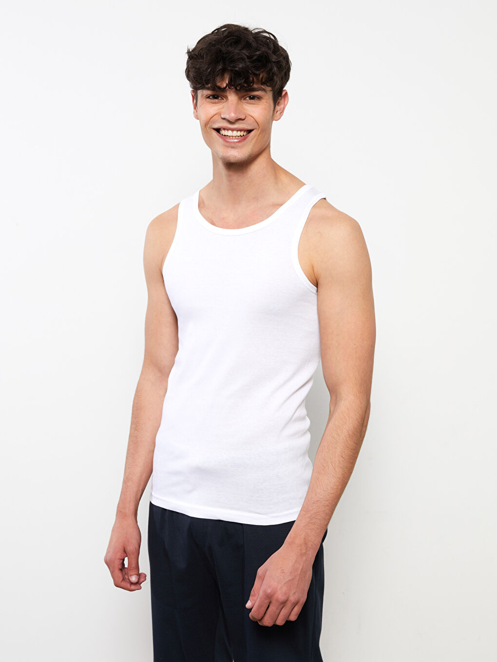 Beyaz Bisiklet Yaka Kolsuz Pamuklu Erkek Atlet