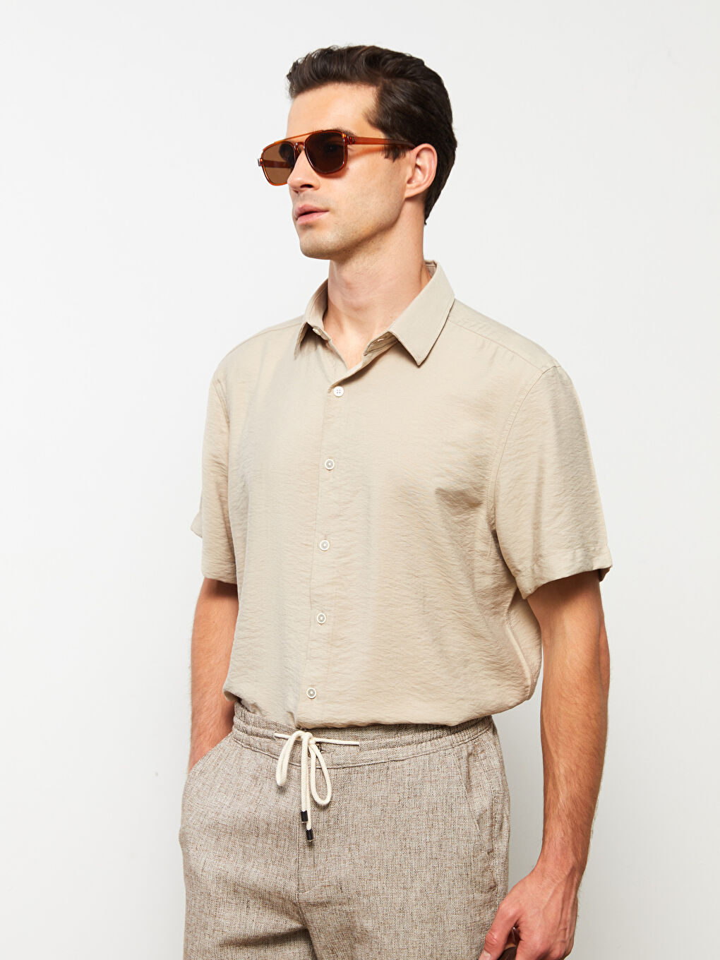 قميص رجالي بكم قصير بقصة عادية