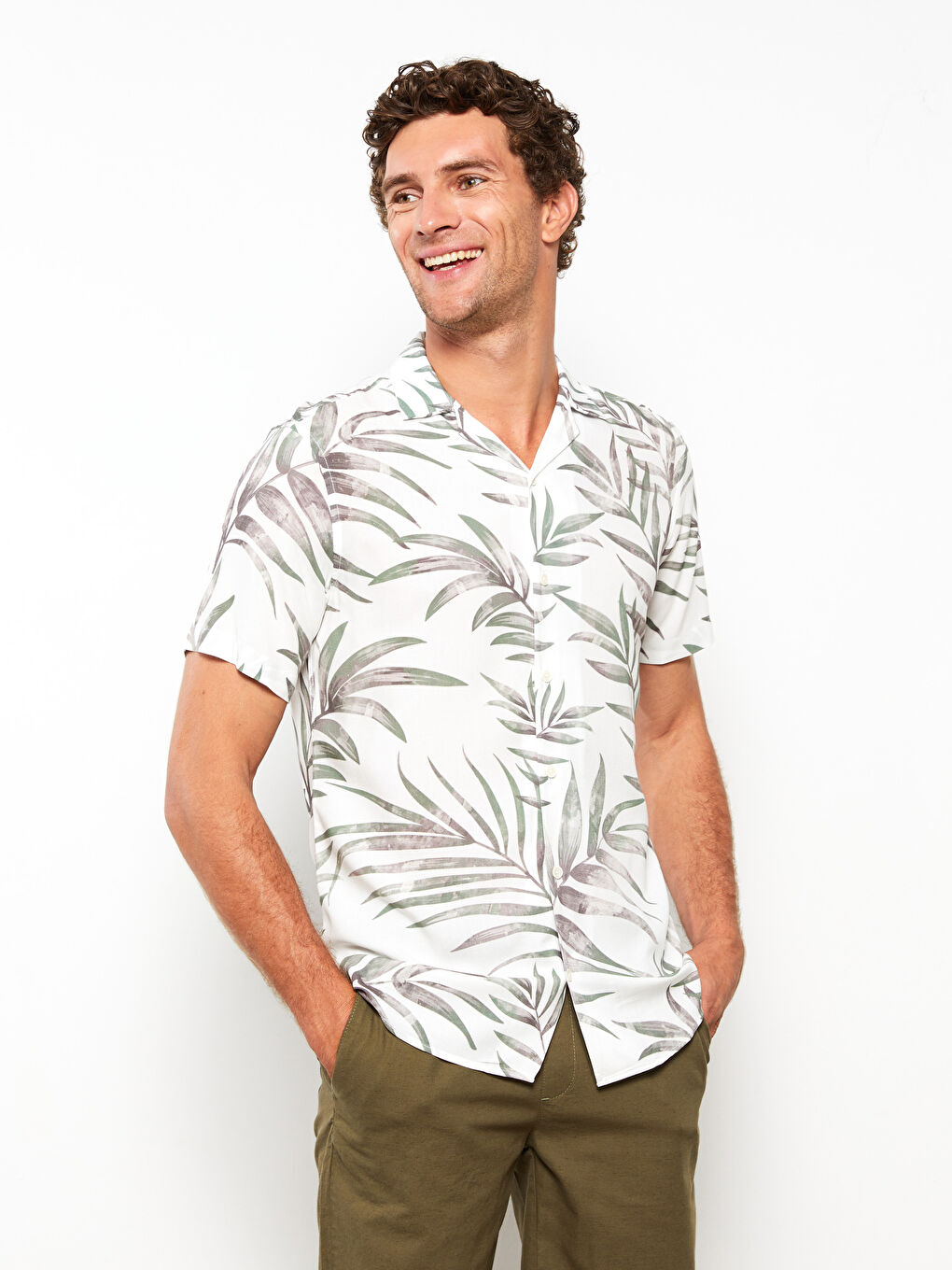 Yeşil Regular Fit Kısa Kollu Desenli Viskon Erkek Gömlek-1