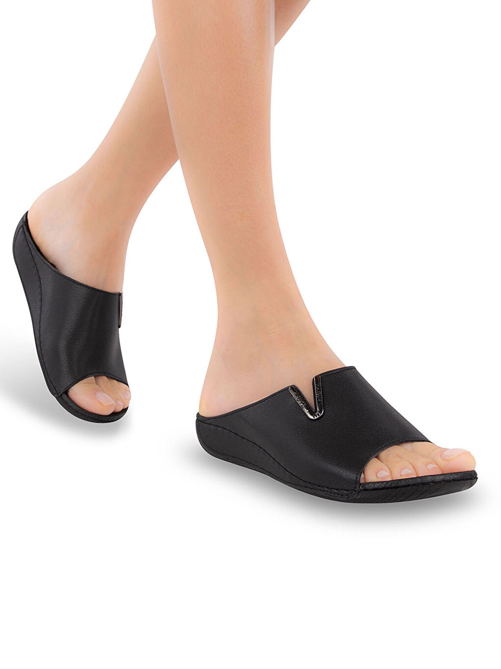 Siyah Tek Bantlı Kadın Terlik-1