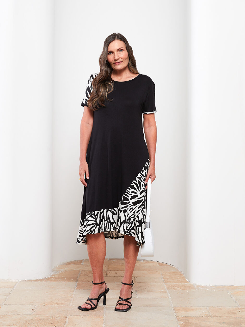 Siyah Bisiklet Yaka Desenli Kısa Kollu Kadın Elbise