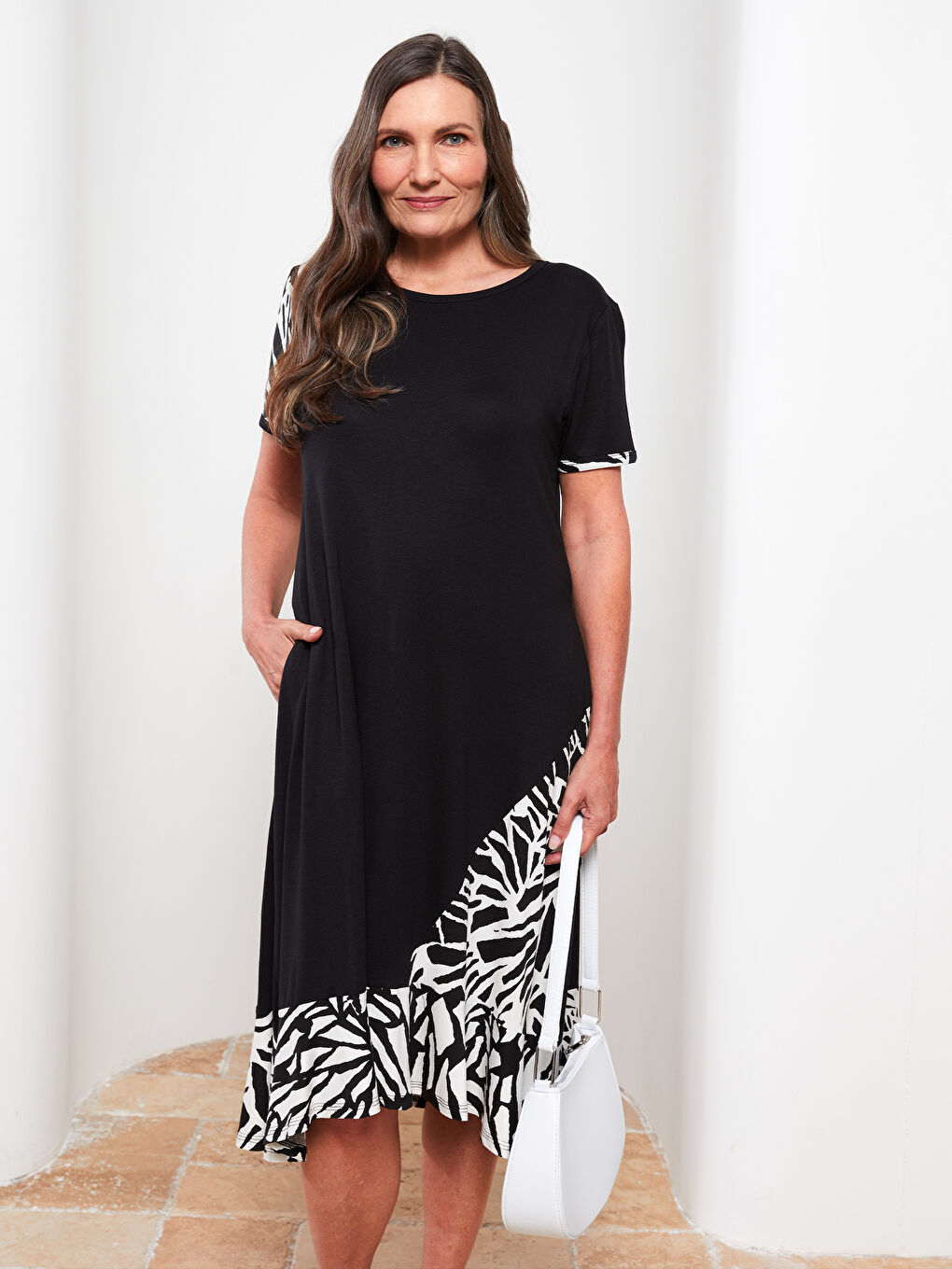 Siyah Bisiklet Yaka Desenli Kısa Kollu Kadın Elbise-1