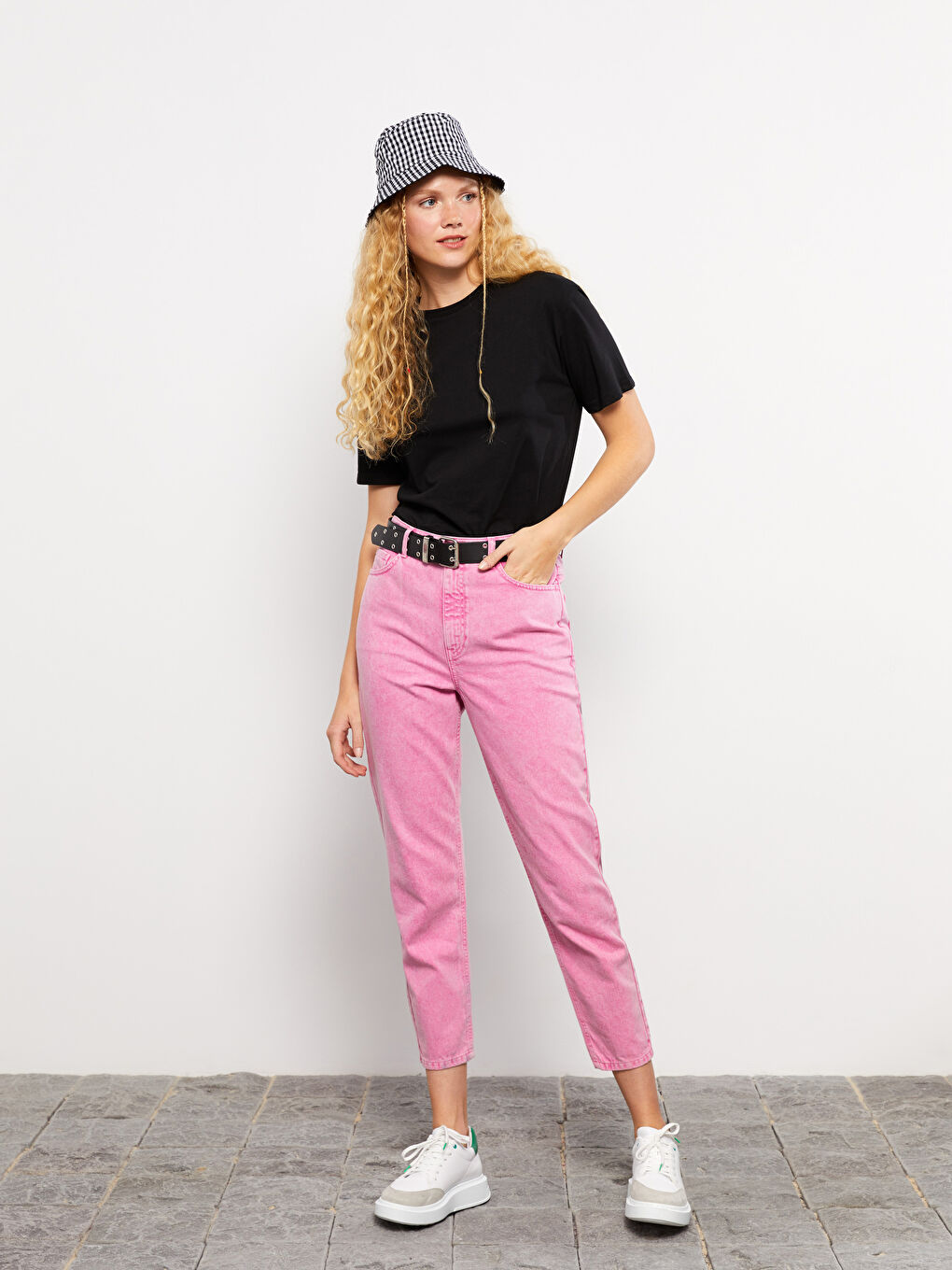 Siyah Bisiklet Yaka Düz Kısa Kollu Pamuklu Kadın Tişört-1