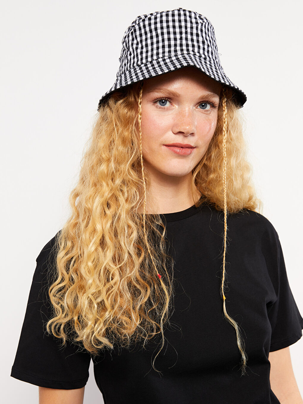 Siyah Bisiklet Yaka Düz Kısa Kollu Pamuklu Kadın Tişört-3