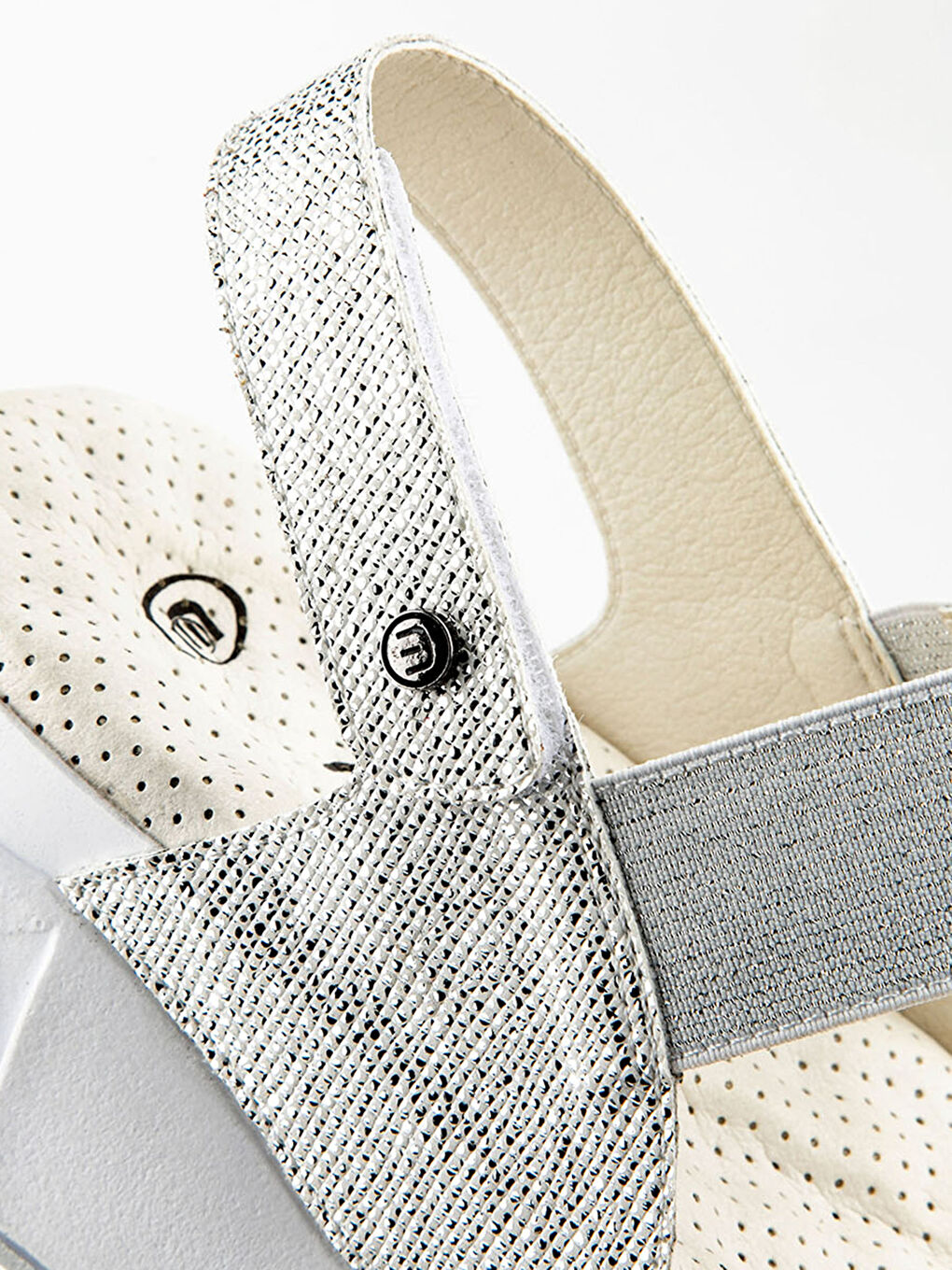 Beyaz Çift Bantlı Lastik Detaylı Kalın Taban Kadın Sandalet-3