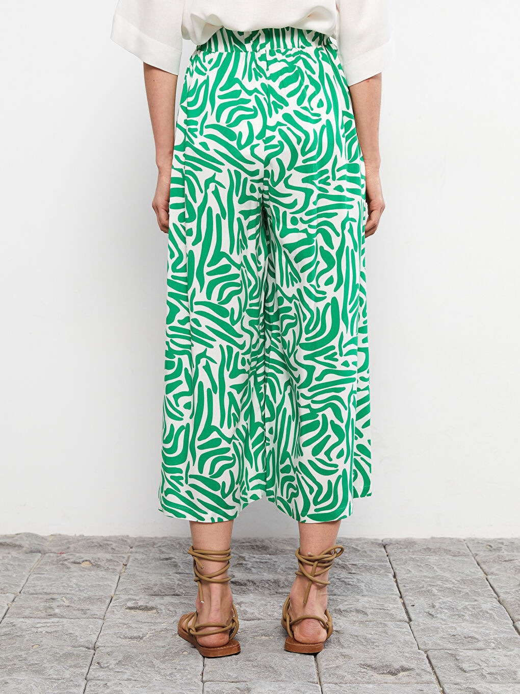 Yeşil Beli Lastikli Rahat Kalıp Desenli Viskon Kadın Kapri-4