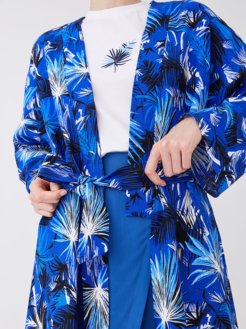 Mavi Şal Yaka Desenli Uzun Kollu Kadın Kimono-4