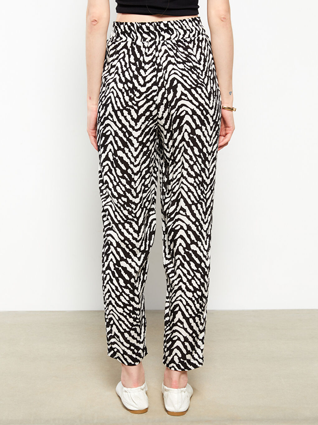 بنطلون نسائي مريح بخصر مطاطي ومطبوع من الفسكوز-4