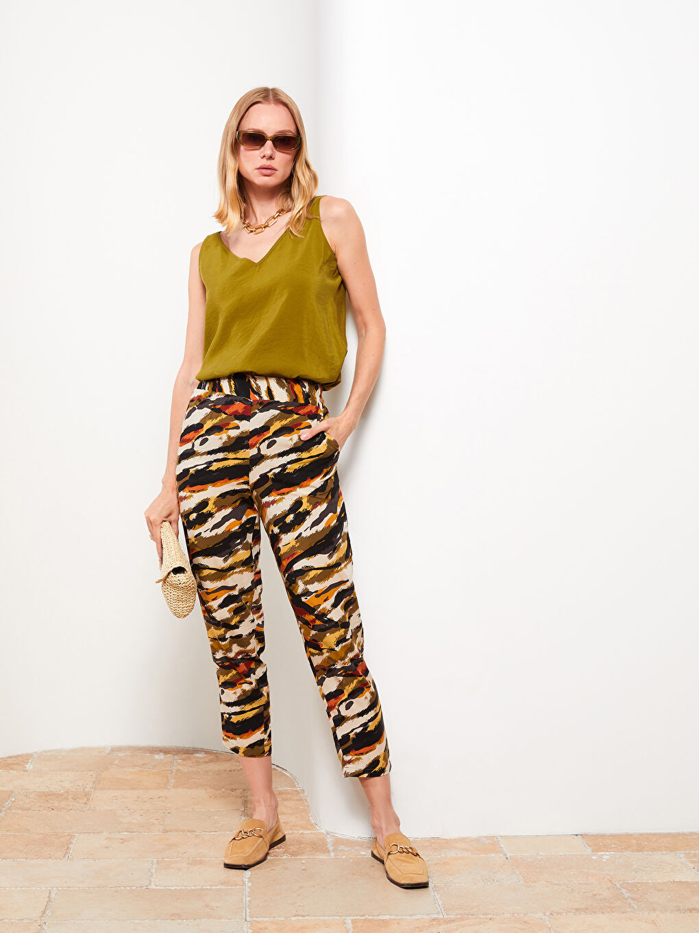 Kahverengi Beli Lastikli Rahat Kalıp Desenli Viskon Kadın Pantolon