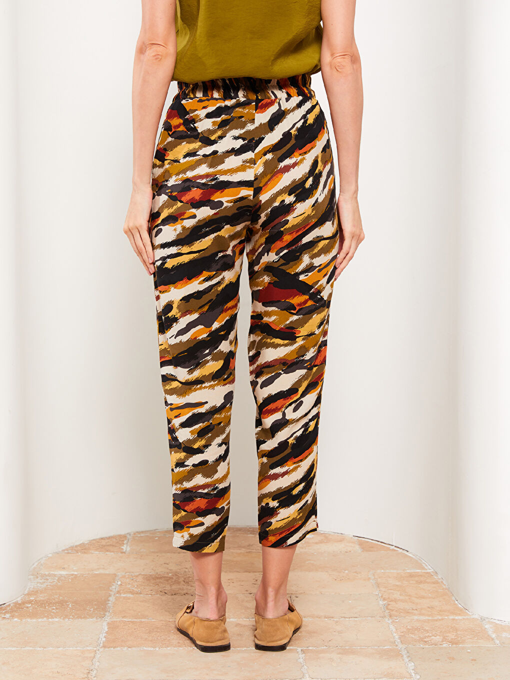 Kahverengi Beli Lastikli Rahat Kalıp Desenli Viskon Kadın Pantolon-4