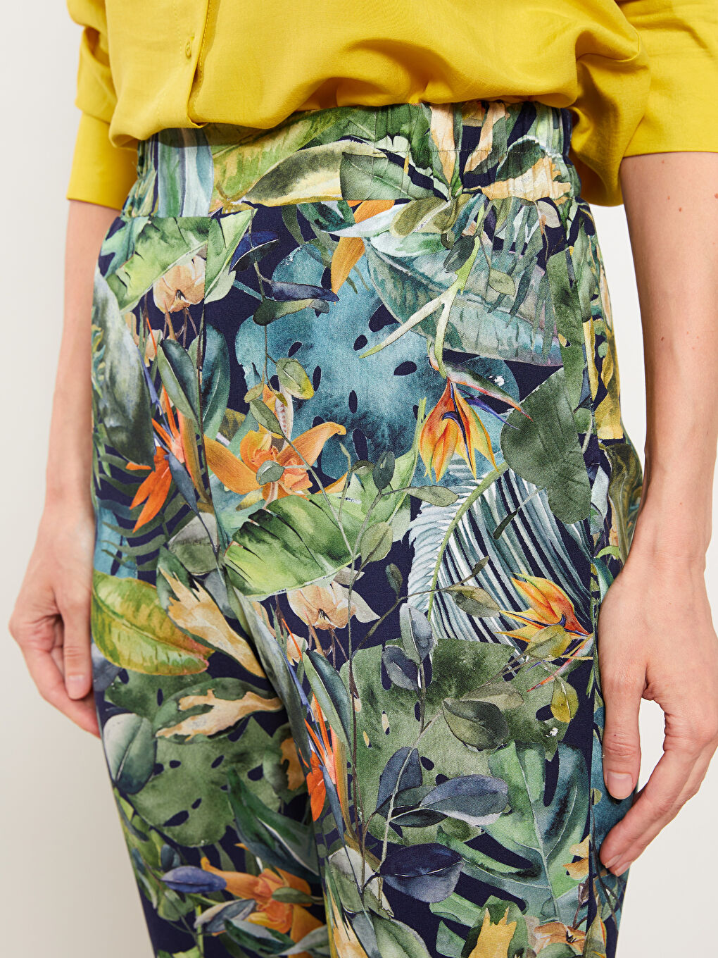 Lacivert Beli Lastikli Rahat Kalıp Desenli Viskon Kadın Pantolon-2