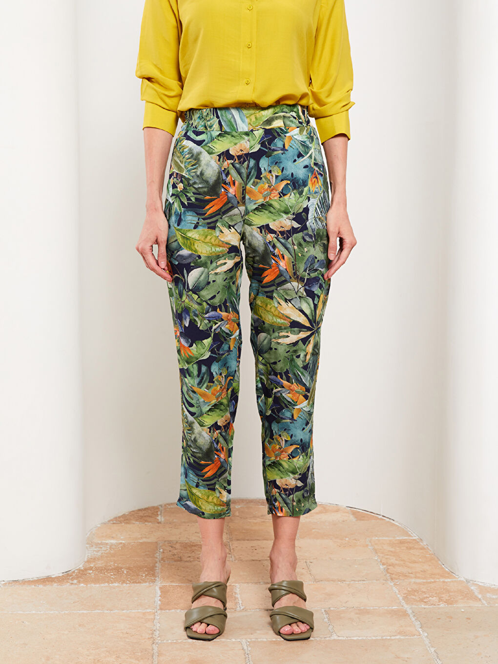 Lacivert Beli Lastikli Rahat Kalıp Desenli Viskon Kadın Pantolon-3