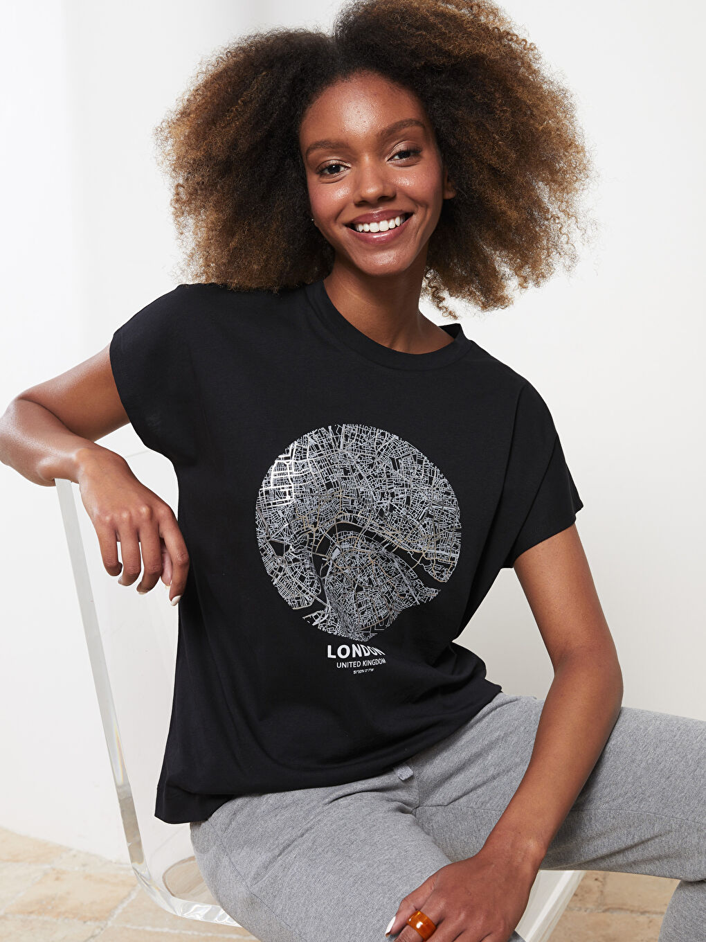 Siyah Bisiklet Yaka Baskılı Kısa Kollu Pamuklu Kadın Tişört