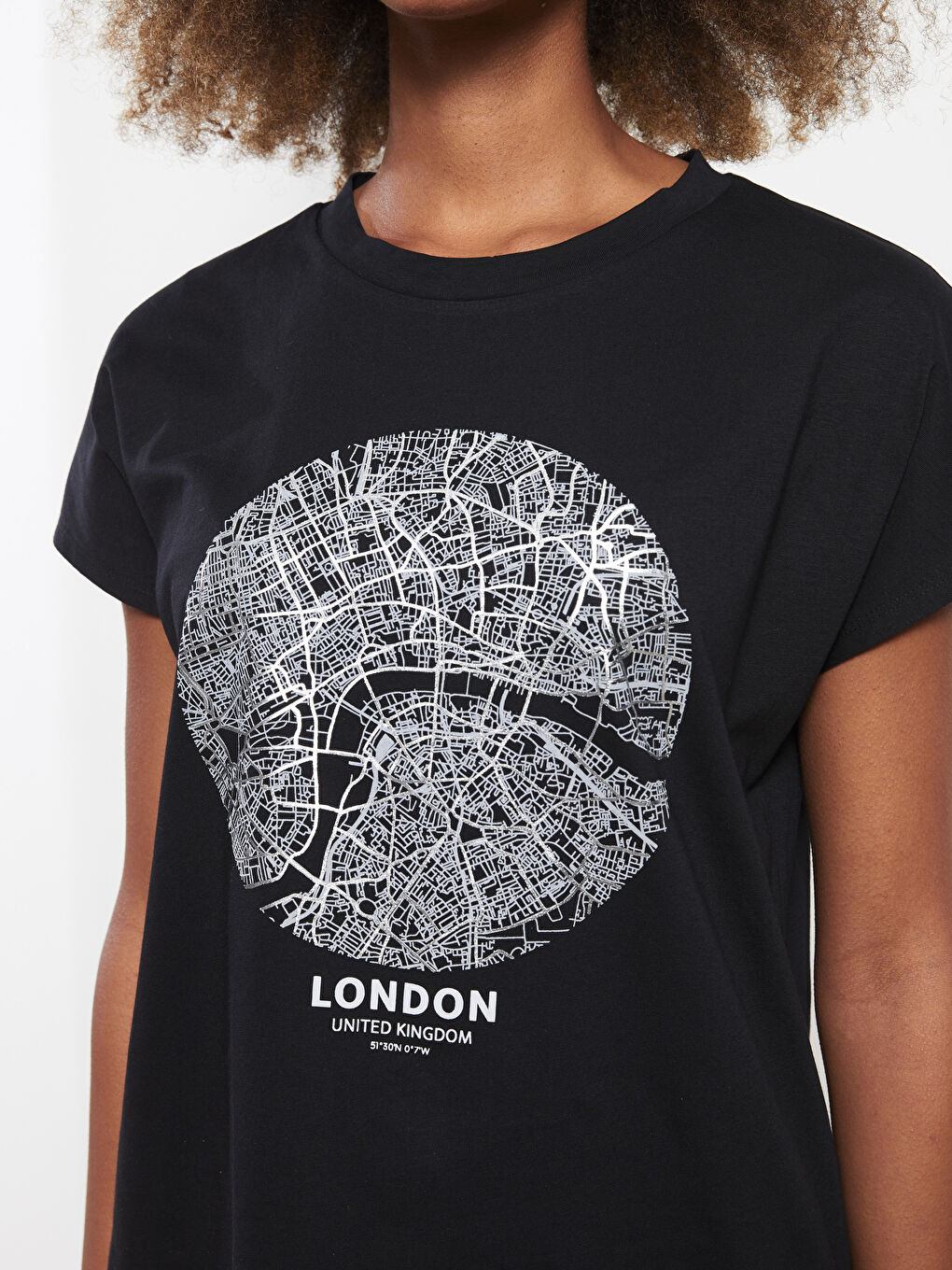 Siyah Bisiklet Yaka Baskılı Kısa Kollu Pamuklu Kadın Tişört-3