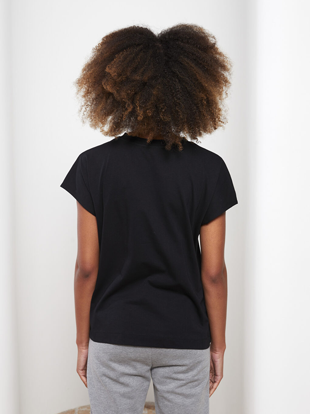 Siyah Bisiklet Yaka Baskılı Kısa Kollu Pamuklu Kadın Tişört-4