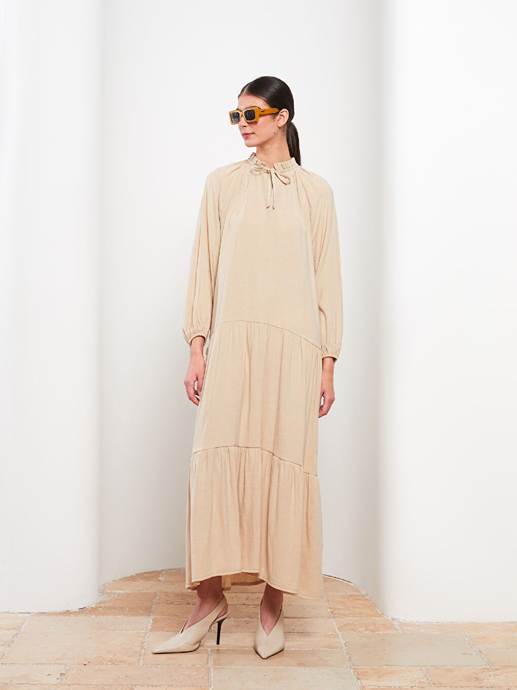 Bej Bağlamalı Yaka Kadın Elbise