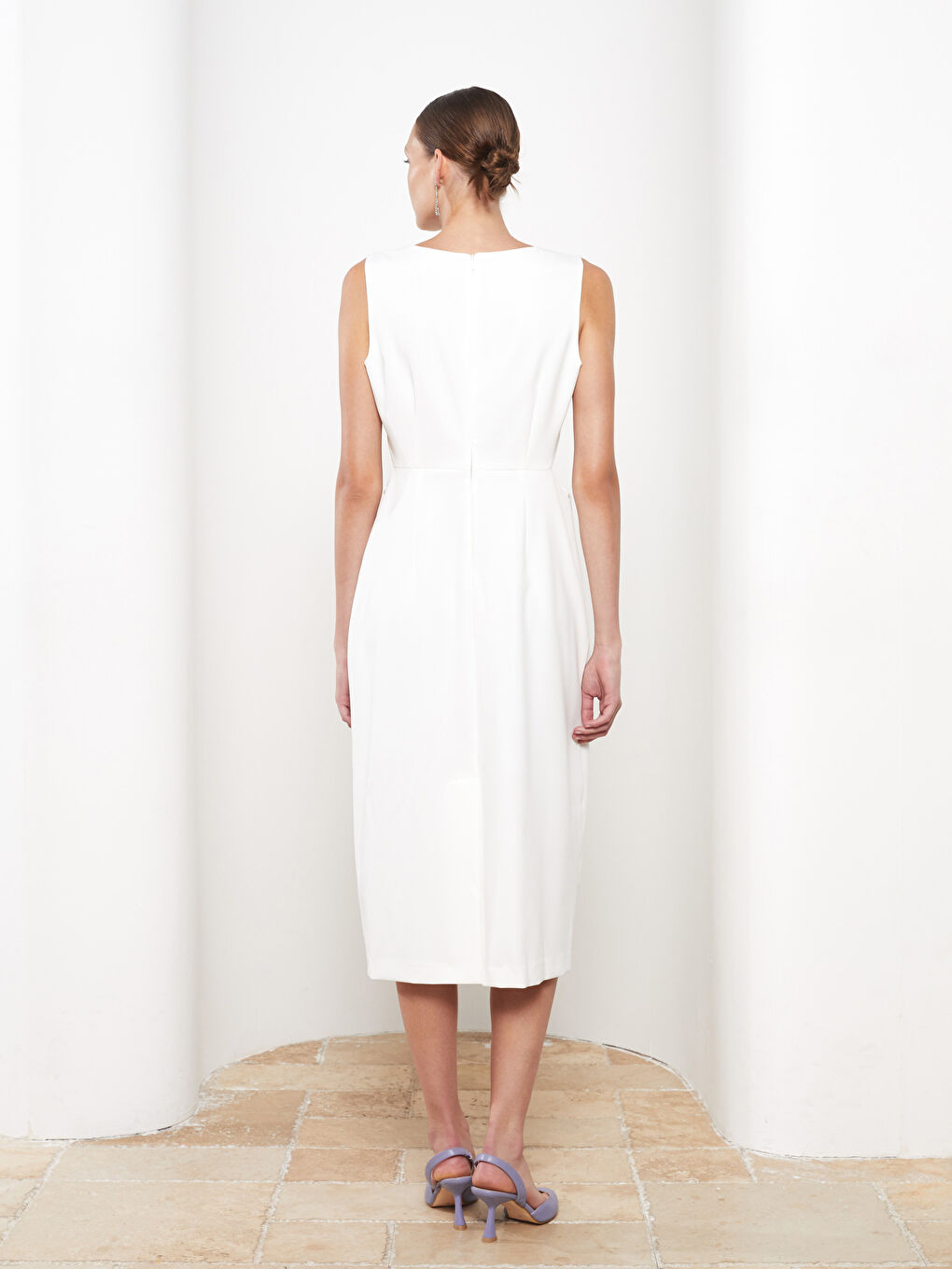 Robe Femme Sans Manches à Col Rond et Coupe Droite-4