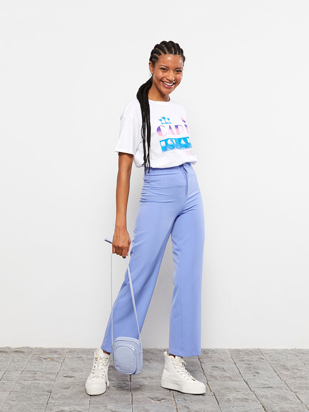 Mavi Deri Görünümlü Kadın Telefon Çantası