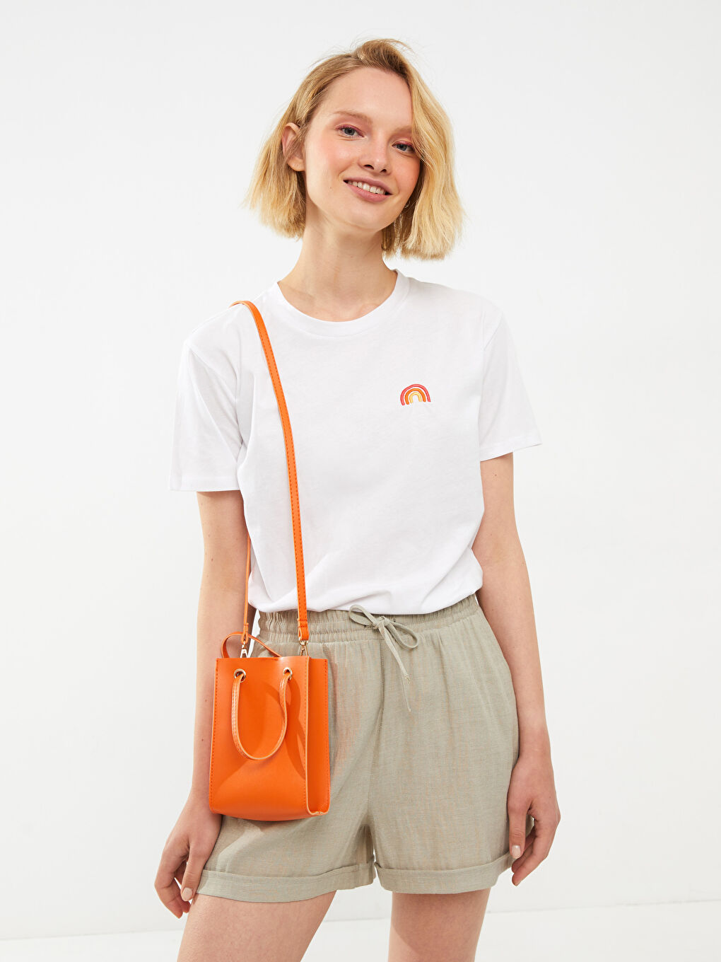 Beyaz Bisiklet Yaka Baskılı Kısa Kollu Pamuklu Kadın Tişört