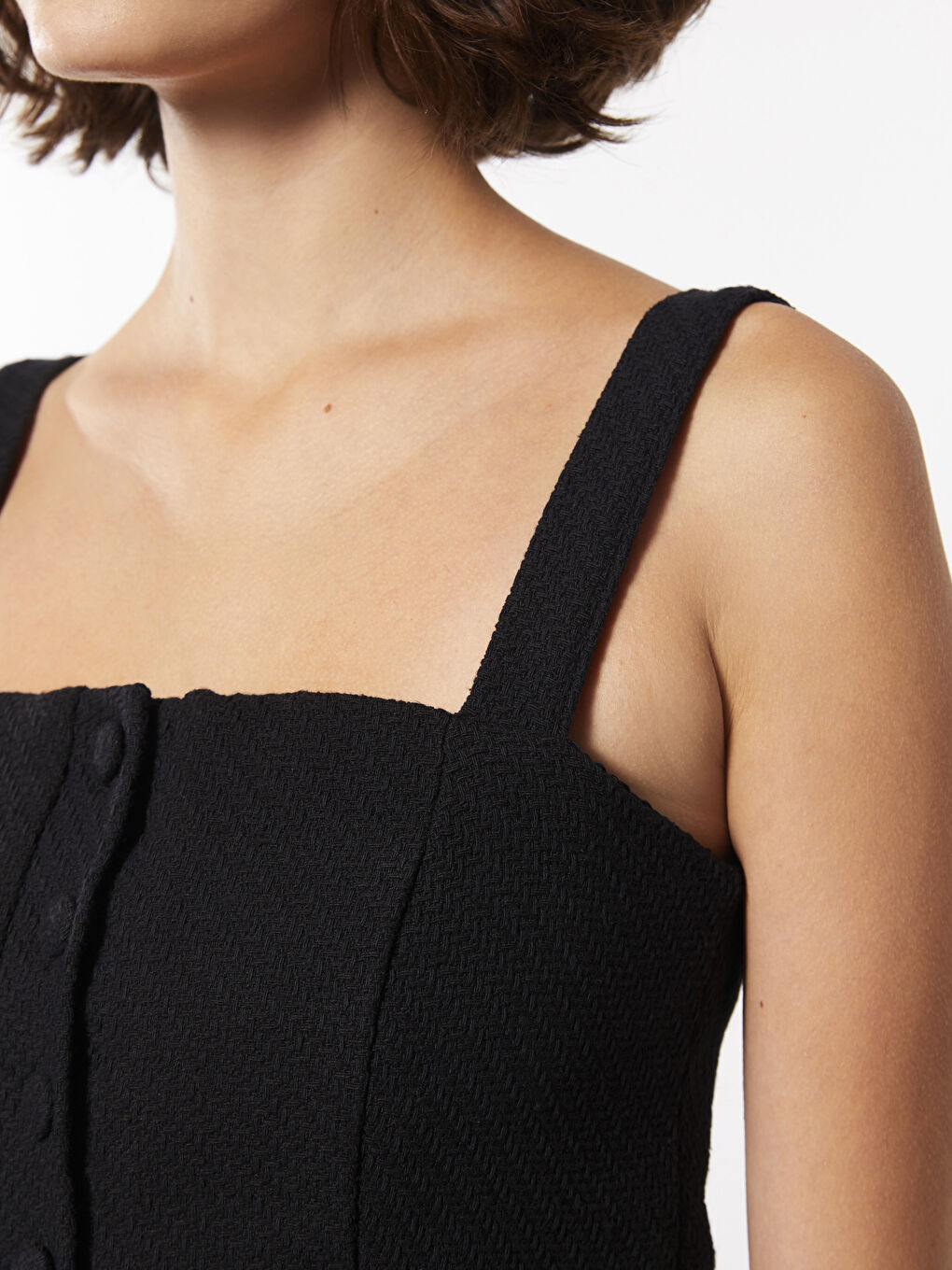 Siyah Kare Yaka Düz Askılı Crop Kadın Bluz-3