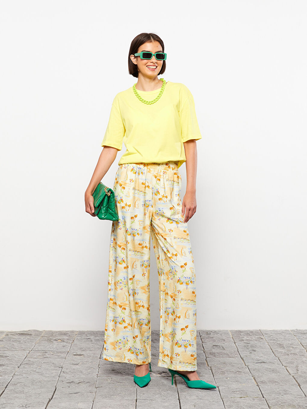 Sarı Bisiklet Yaka Düz Kısa Kollu Pamuklu Kadın Tişört