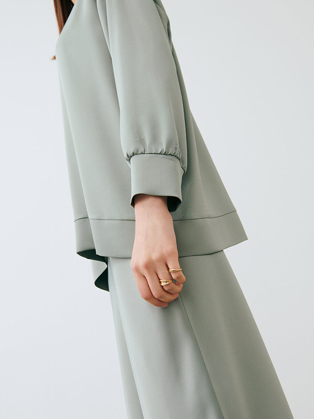 Yeşil Dik Yaka Düz Uzun Kollu Saten Kadın Tunik ve Etek Takım-1