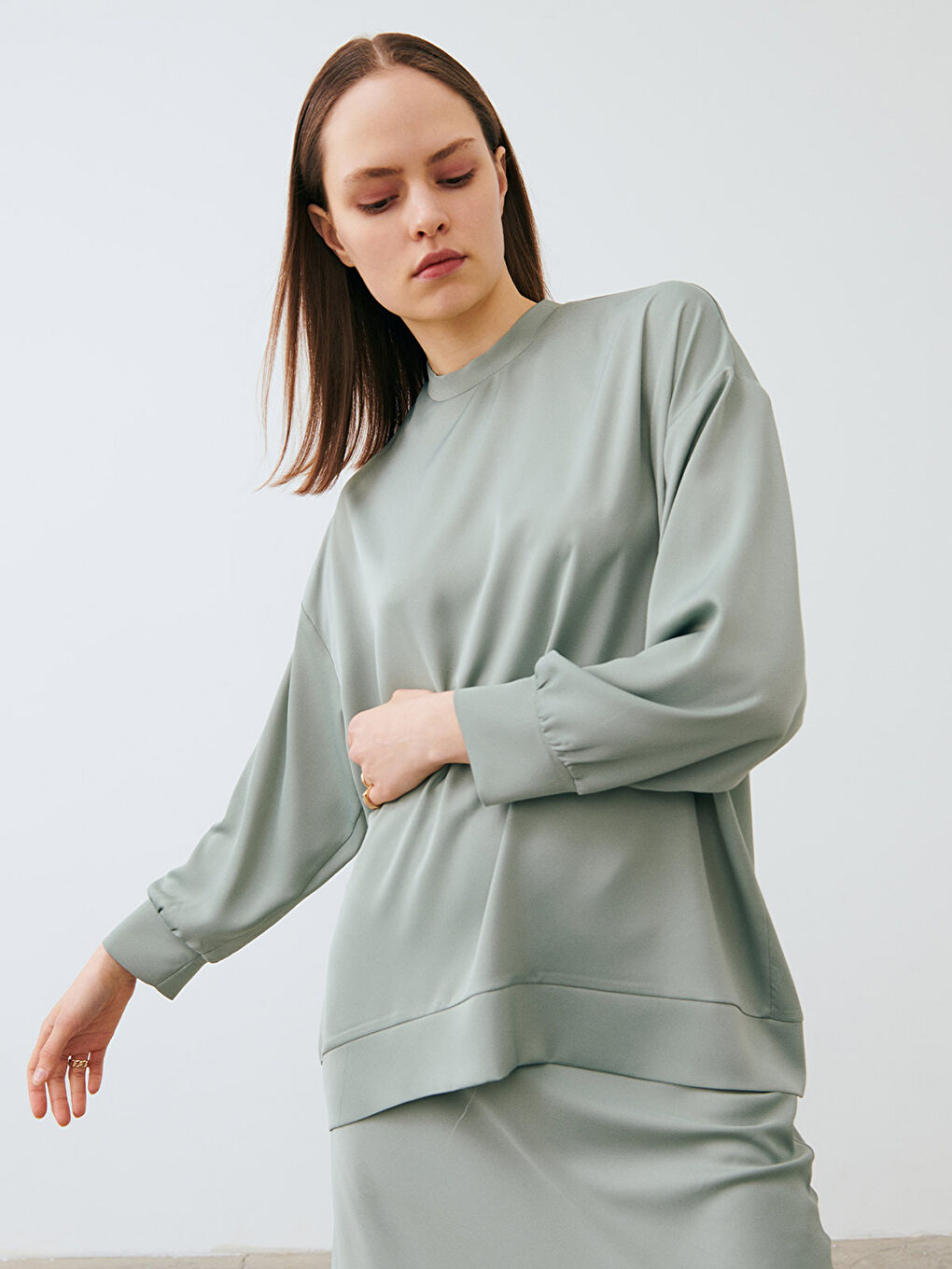 Yeşil Dik Yaka Düz Uzun Kollu Saten Kadın Tunik ve Etek Takım-3