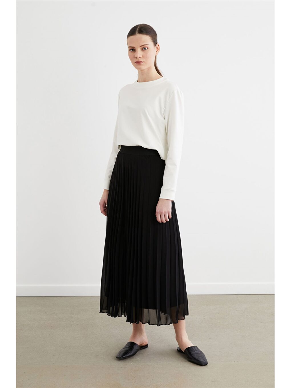 Siyah Düz Pileli Şifon Kadın Etek