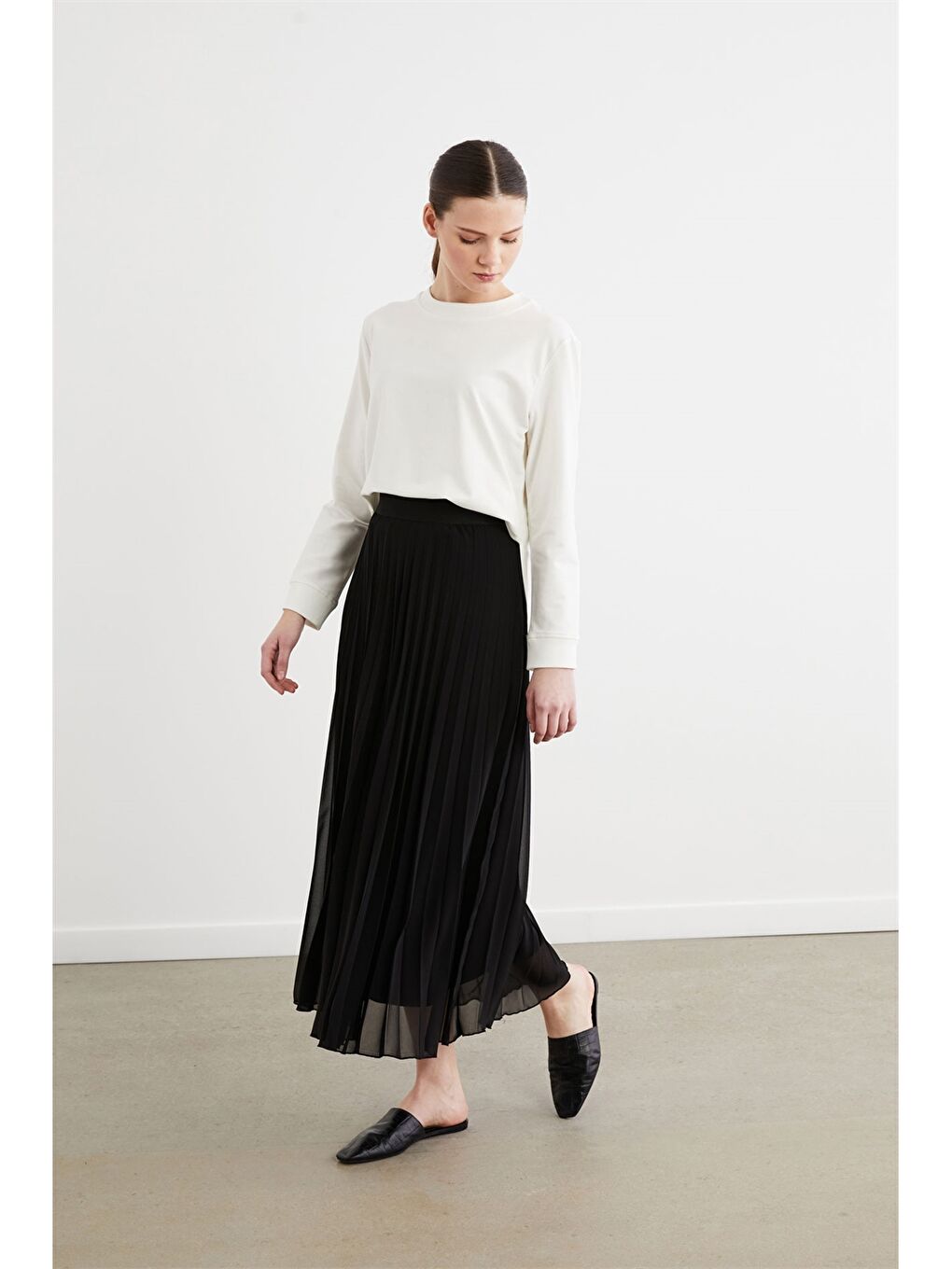 Siyah Düz Pileli Şifon Kadın Etek-2