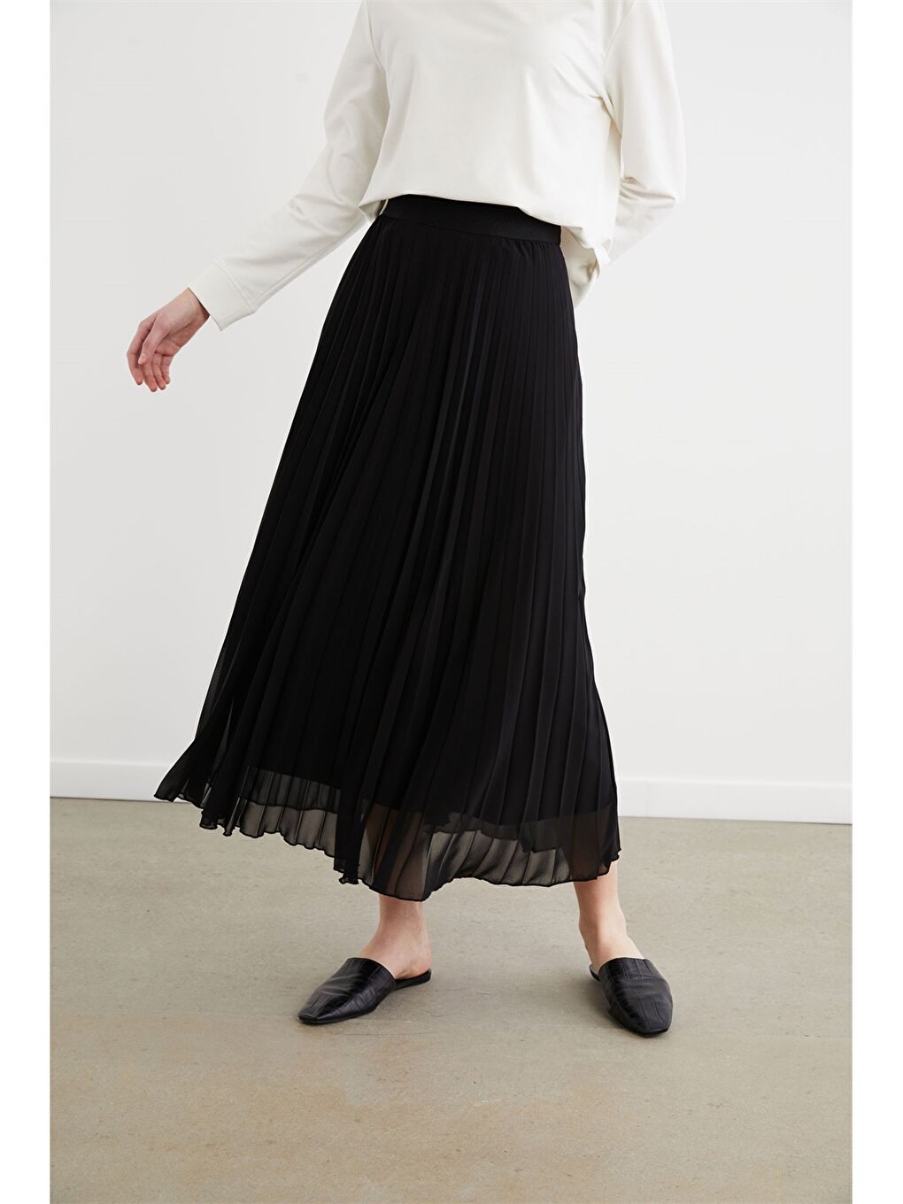 Siyah Düz Pileli Şifon Kadın Etek-3