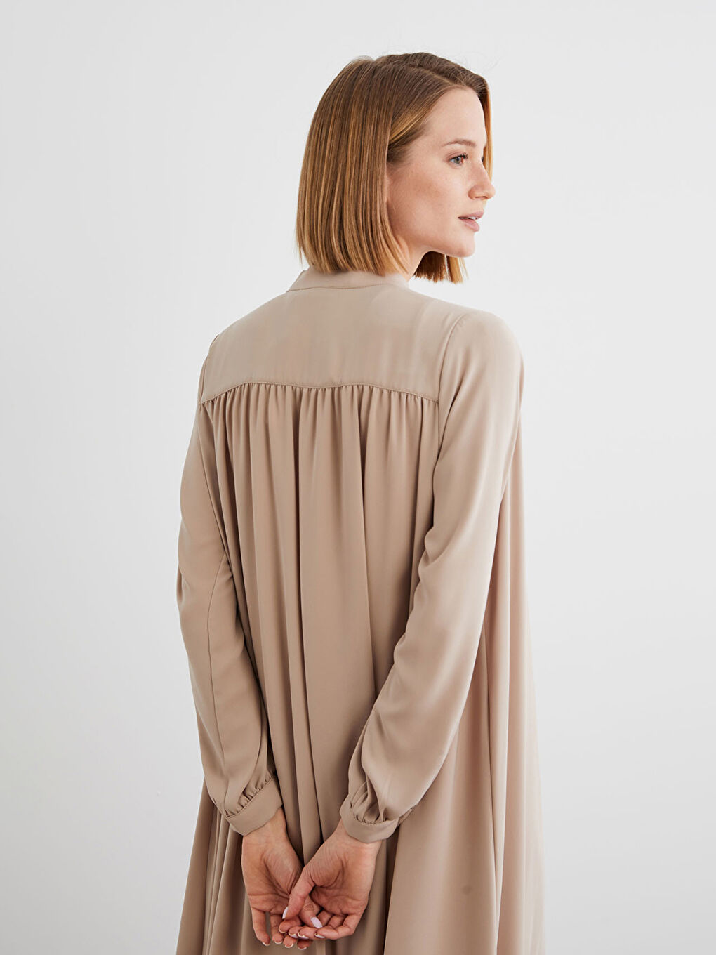 Bej Dik Yaka Düz Uzun Kollu Krep Kumaştan Kadın Elbise-1