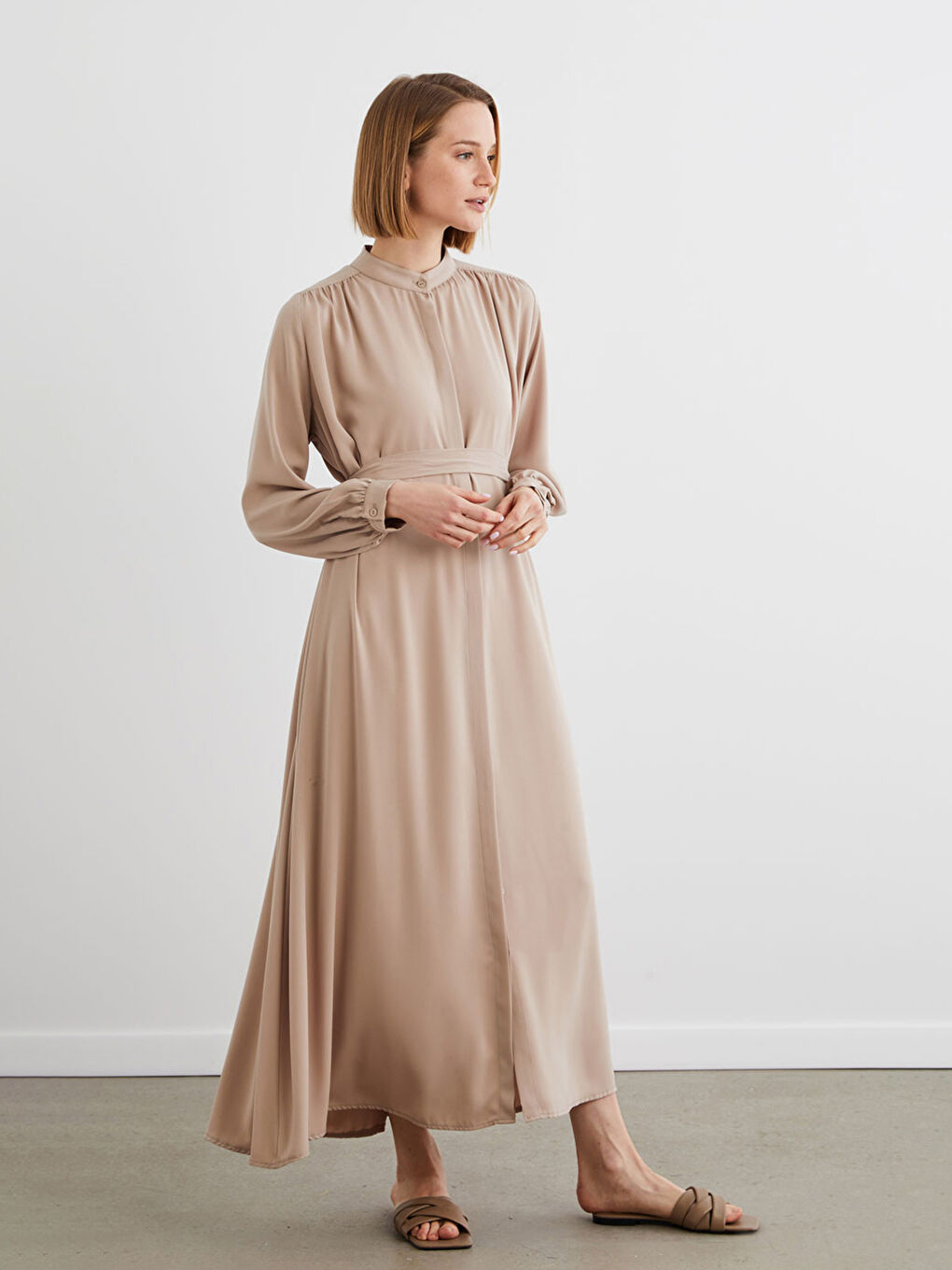 Bej Dik Yaka Düz Uzun Kollu Krep Kumaştan Kadın Elbise-2