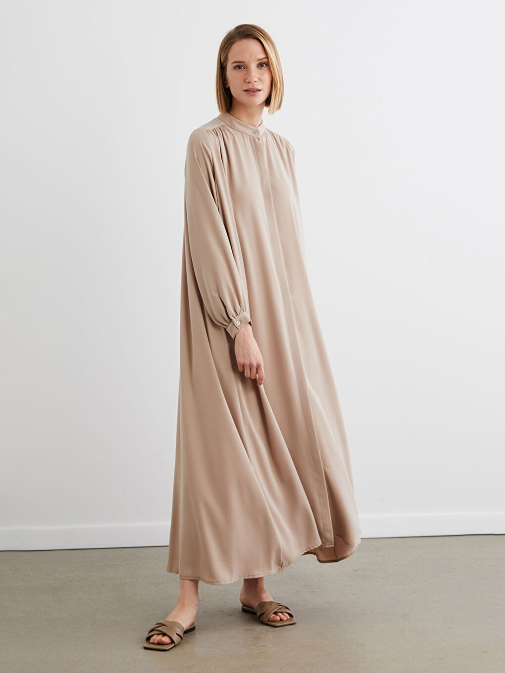 Bej Dik Yaka Düz Uzun Kollu Krep Kumaştan Kadın Elbise-3
