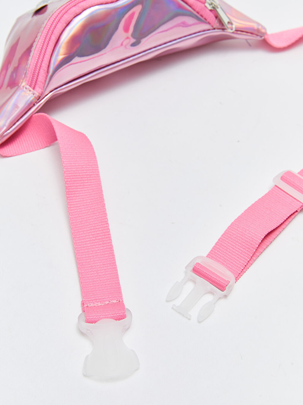 LCW ACCESSORIES حقيبة الخصر للبنات بطبعات الهولوغرام -S2MD20Z4-DP3