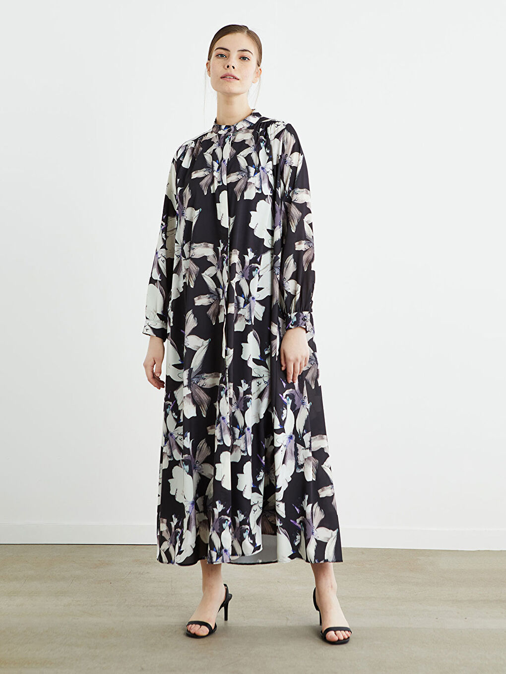 Siyah Hakim Yaka Desenli Uzun Kollu Krep Kadın Elbise