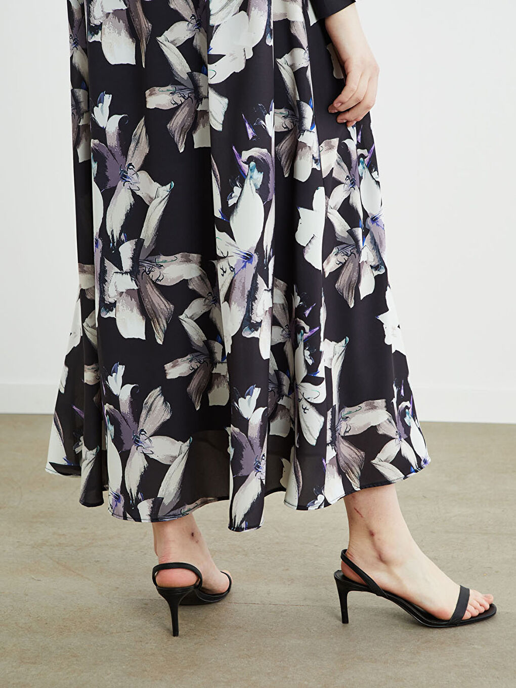 Siyah Hakim Yaka Desenli Uzun Kollu Krep Kadın Elbise-3