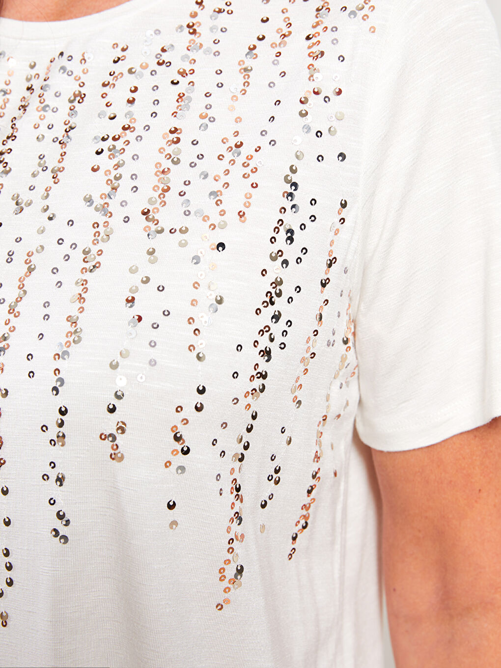 Ekru Bisiklet Yaka Pul Payet İşlemeli Kısa Kollu Kadın Tişört-3