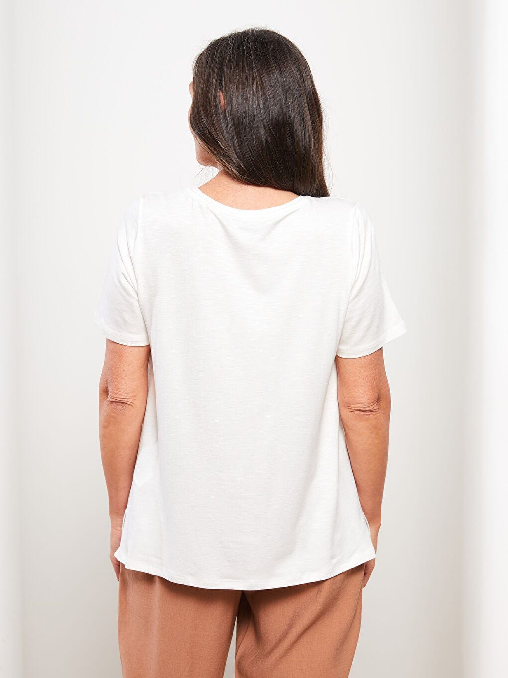 Ekru Bisiklet Yaka Pul Payet İşlemeli Kısa Kollu Kadın Tişört-4