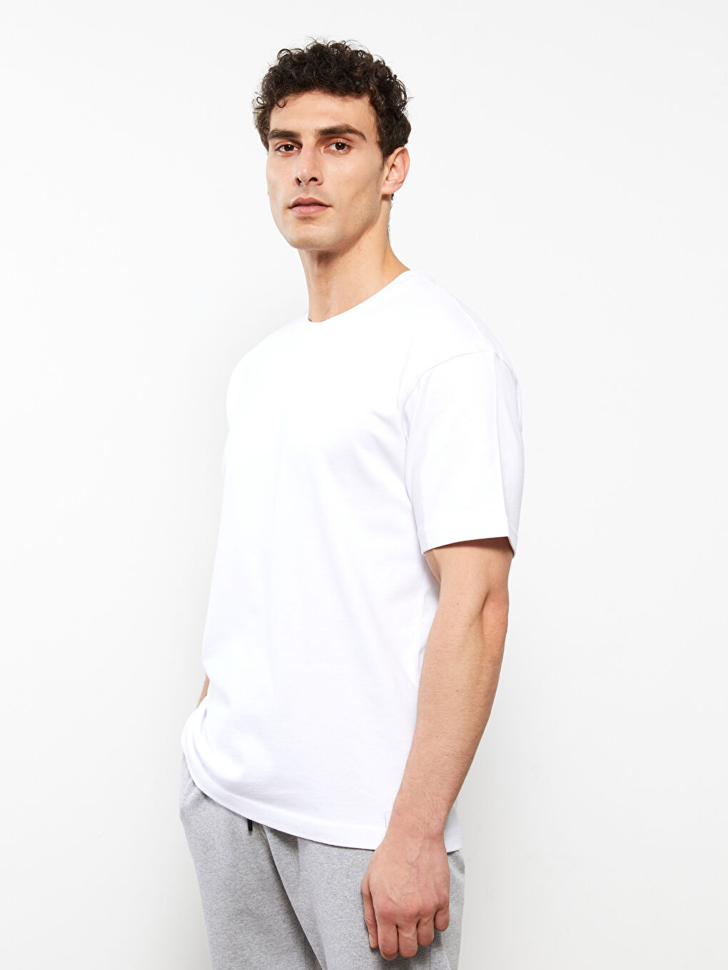 Beyaz Oversize Bisiklet Yaka Kısa Kollu Penye Erkek Tişört
