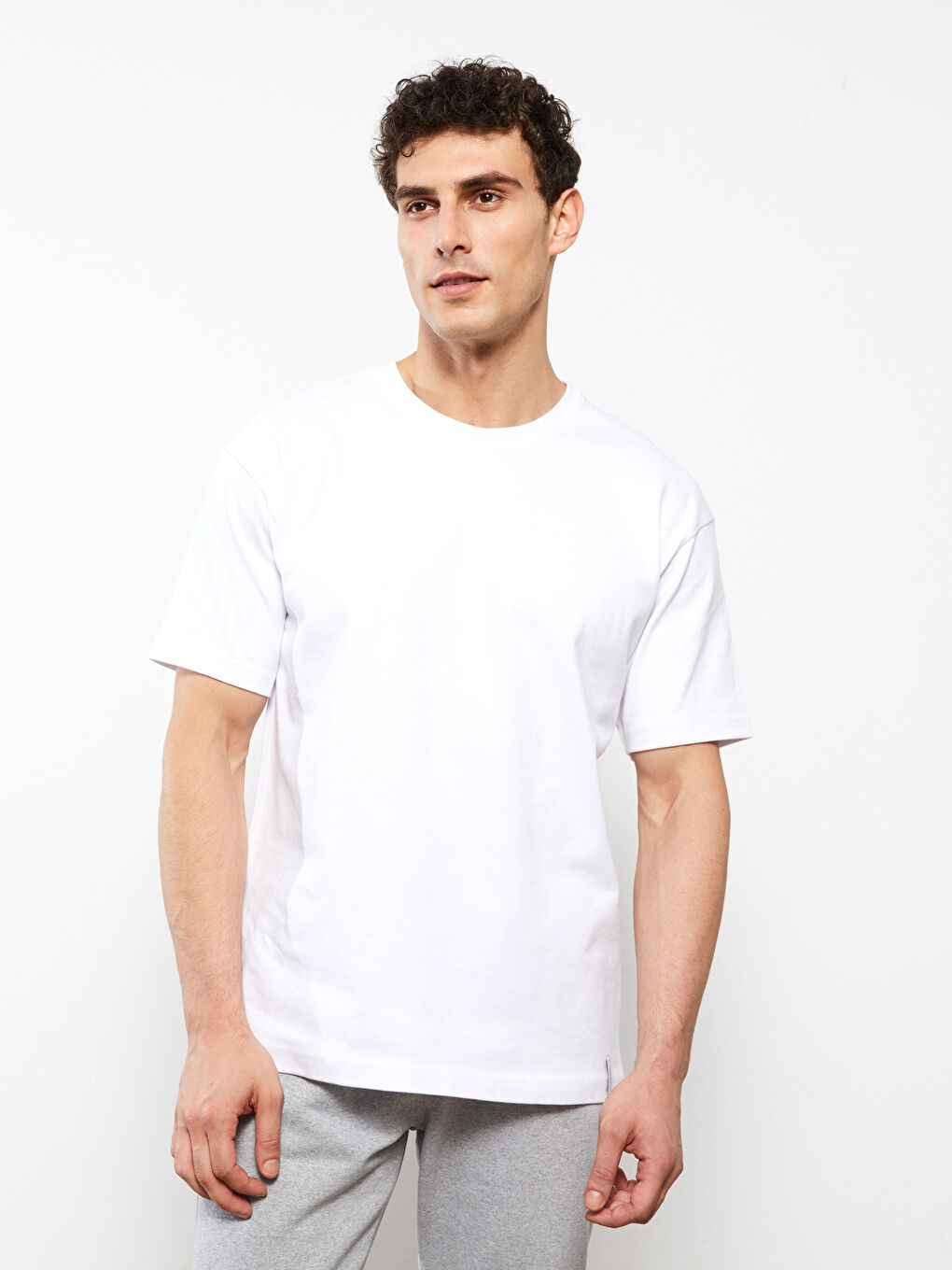 Beyaz Oversize Bisiklet Yaka Kısa Kollu Penye Erkek Tişört-1