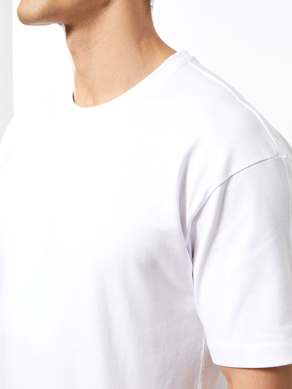 Beyaz Oversize Bisiklet Yaka Kısa Kollu Penye Erkek Tişört-3