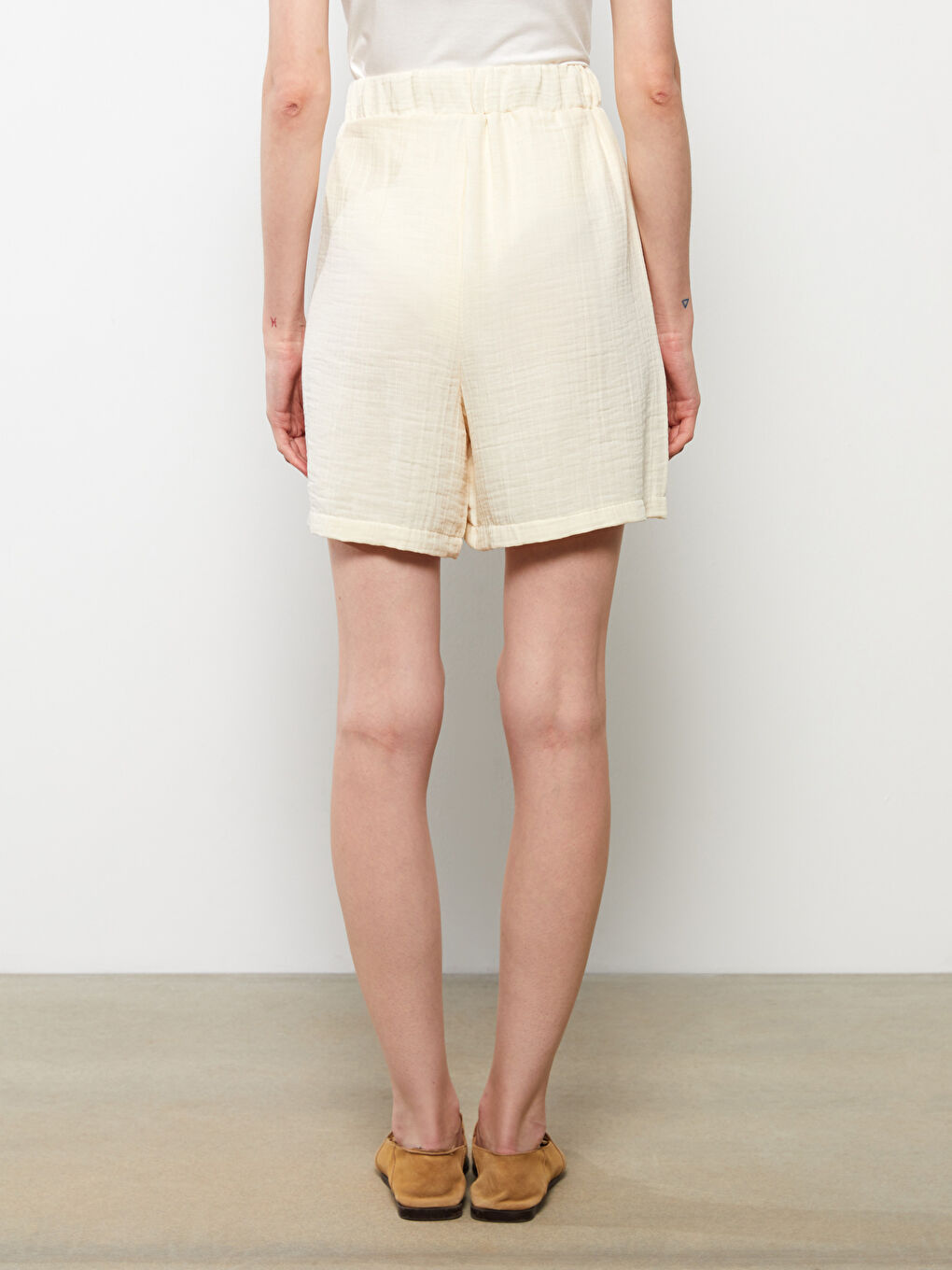 Bej Kadın Beli Lastikli Düz Şort-5