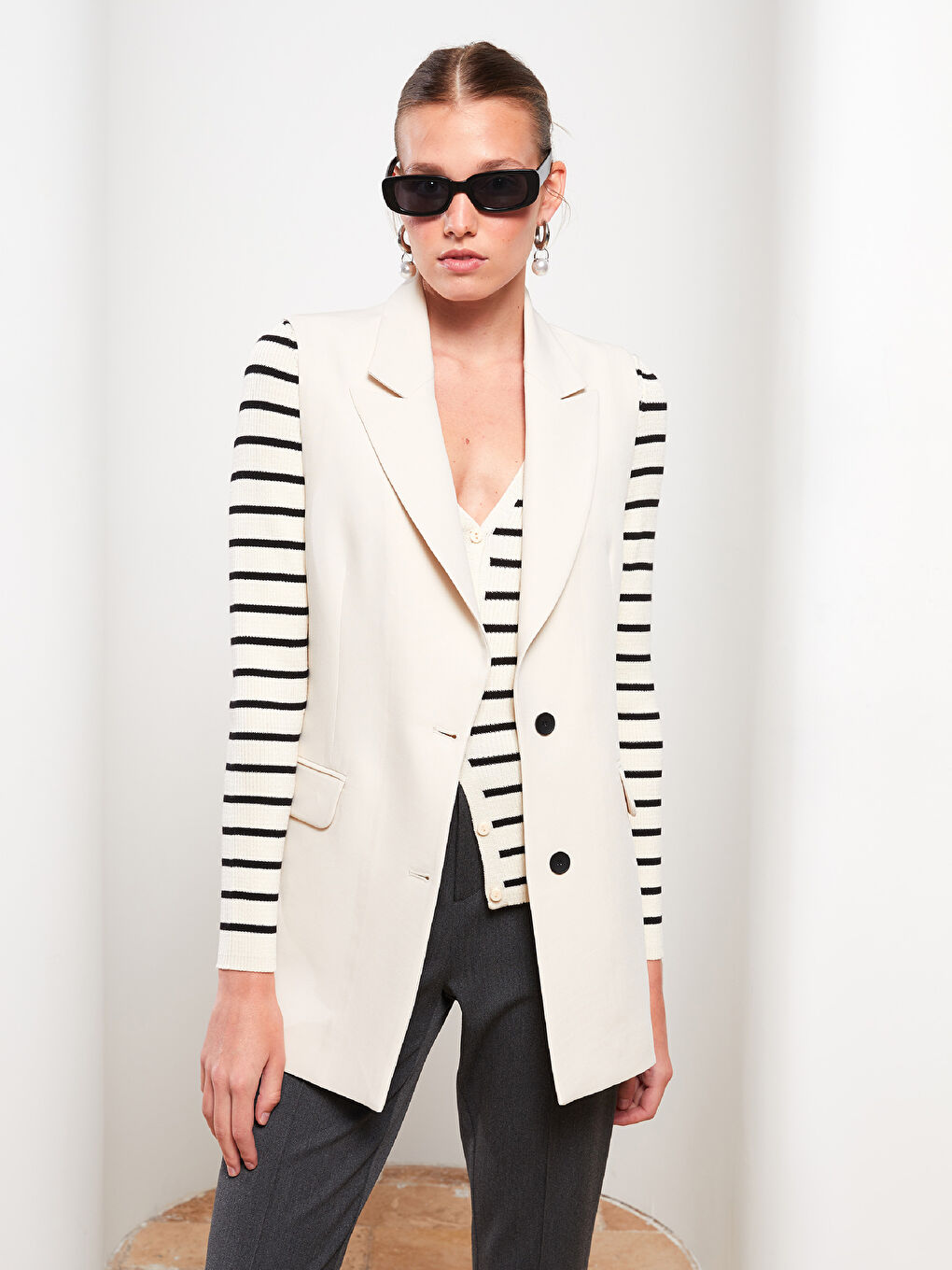 Bej Ceket Yaka Düz Krep Kadın Yelek