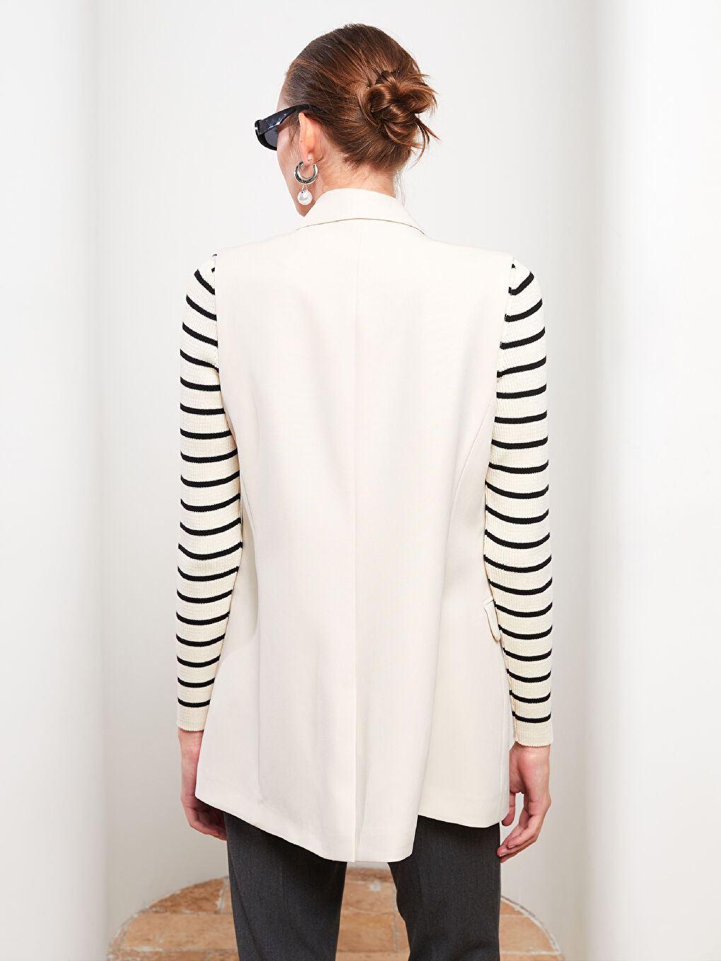 Bej Ceket Yaka Düz Krep Kadın Yelek-4