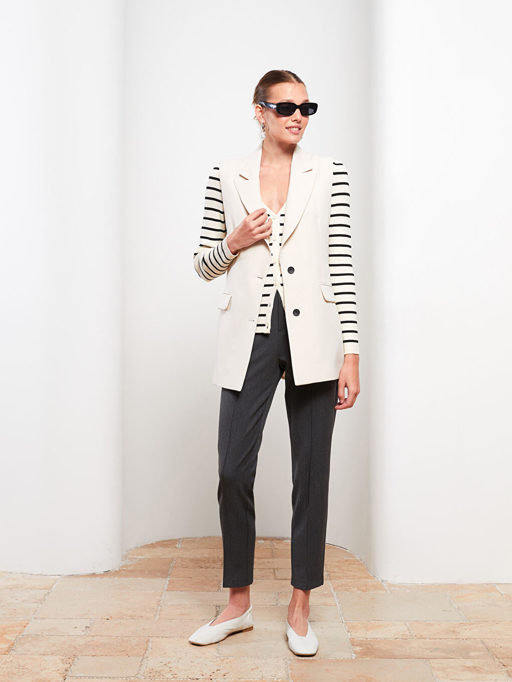 Bej Ceket Yaka Düz Krep Kadın Yelek-2