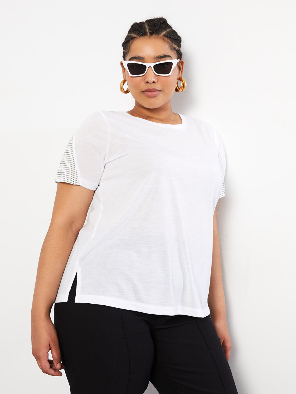 Beyaz Büyük Beden Bisiklet Yaka Düz Kısa Kollu Viskon Kadın Tişört