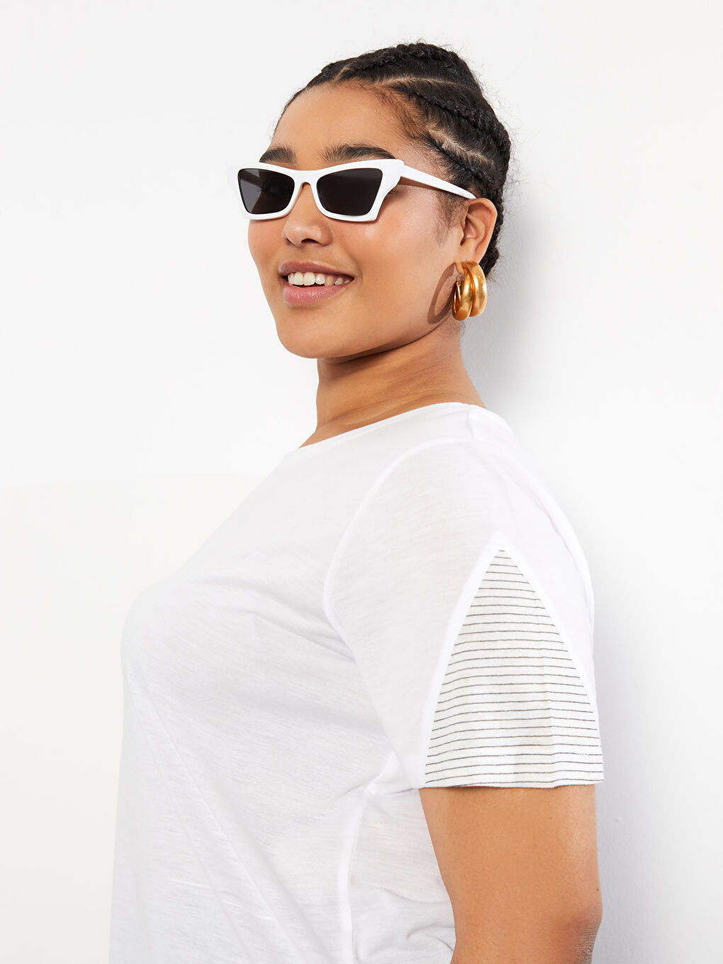 Beyaz Büyük Beden Bisiklet Yaka Düz Kısa Kollu Viskon Kadın Tişört-2