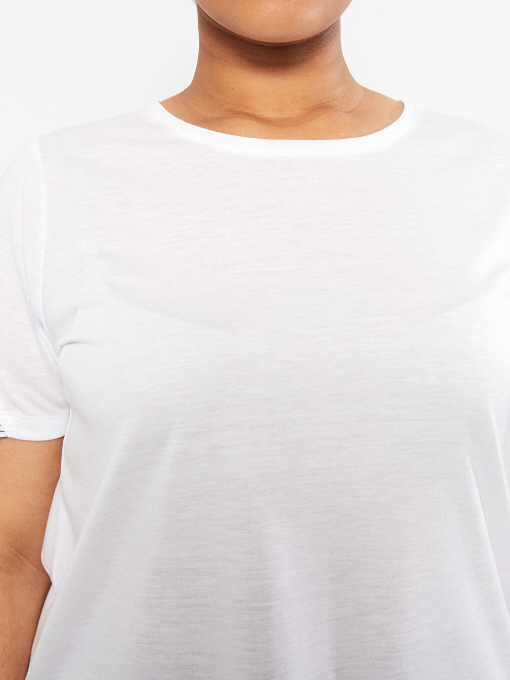 Beyaz Büyük Beden Bisiklet Yaka Düz Kısa Kollu Viskon Kadın Tişört-3