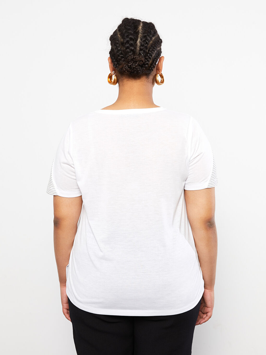 Beyaz Büyük Beden Bisiklet Yaka Düz Kısa Kollu Viskon Kadın Tişört-4