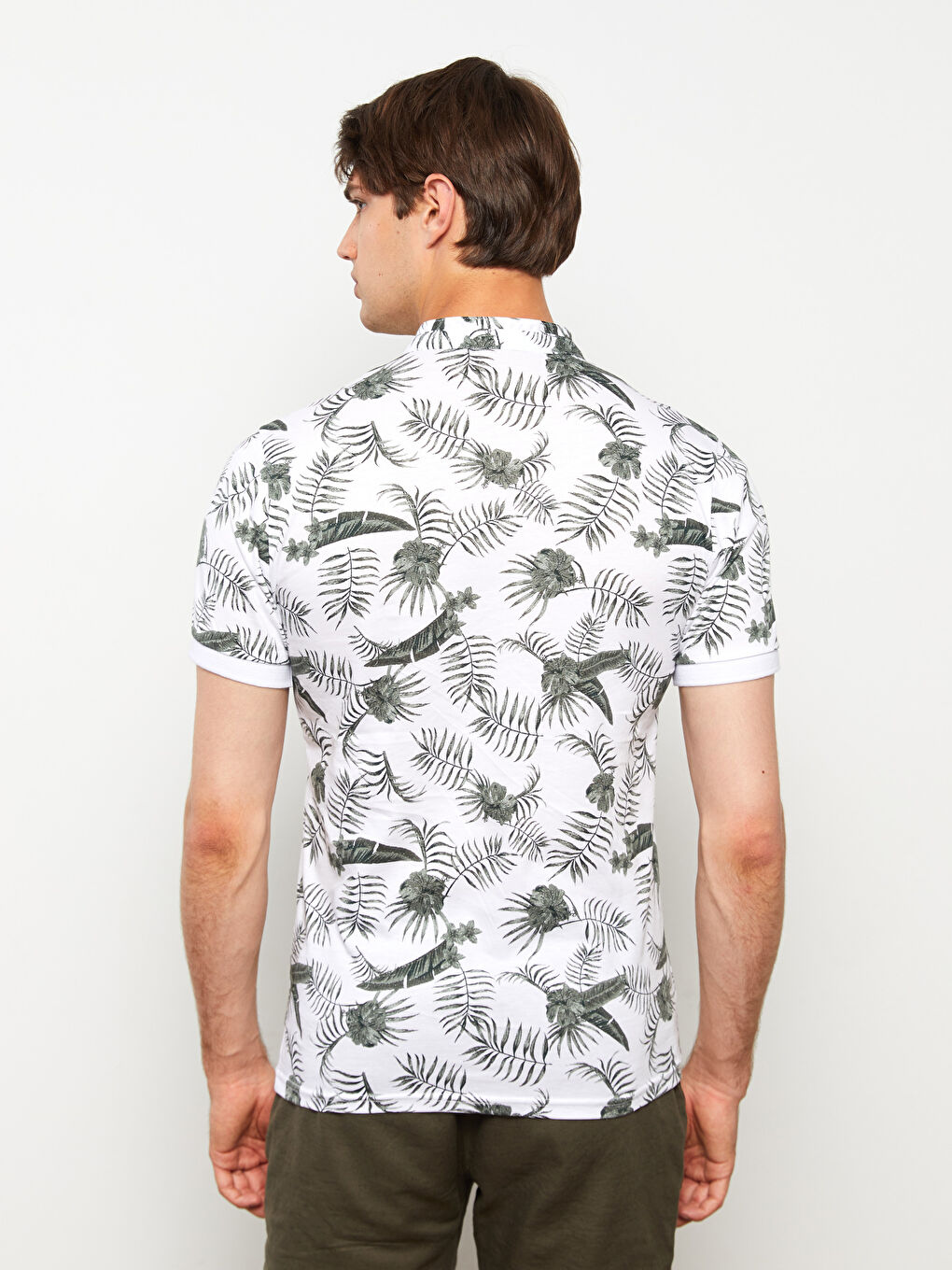 Beyaz Hakim Yaka Kısa Kollu Desenli Erkek Tişört-4